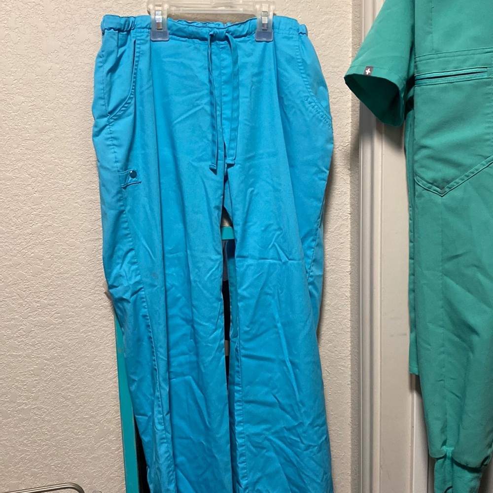 Turquoise scrub bottoms, super comfy no rips. Bottoms only